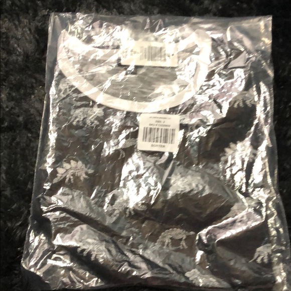 🆕 Torrid Dinosaur Skeleton Ringer Tee - Picture 4 of 6